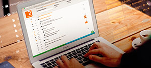 Ein Laptop mit dem geöffneten Kurskonfigurator auf der Wildkolleg Internetseite